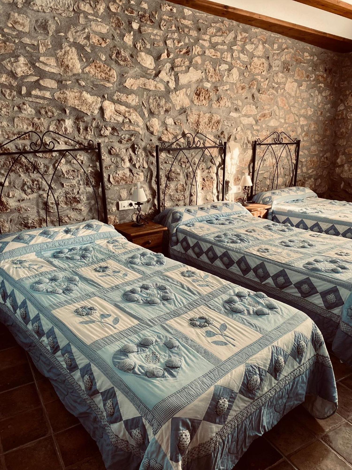 Hostal La Muralla Fortanete Exterior photo